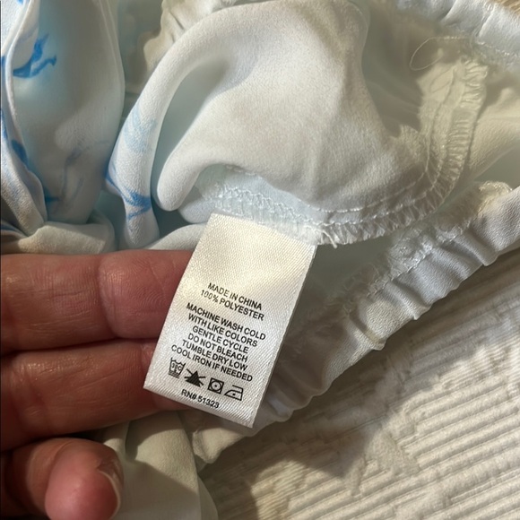 Floral Off-Shoulder Blouse - Blue and White. NWT. Size Large - Picture 12 of 12